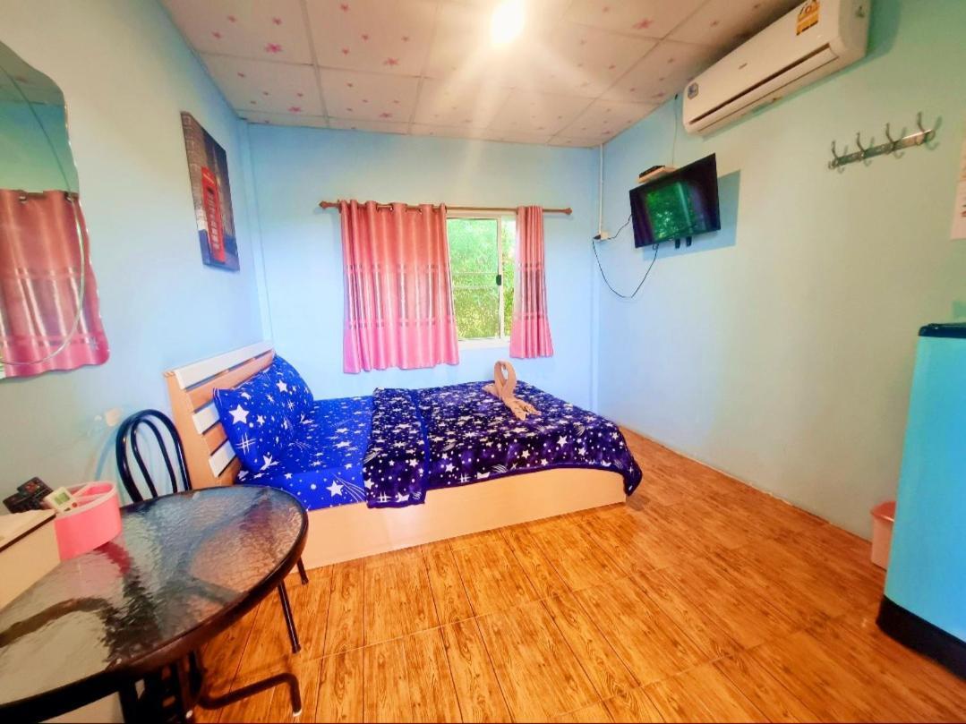In Love Resort Chainat Exterior photo