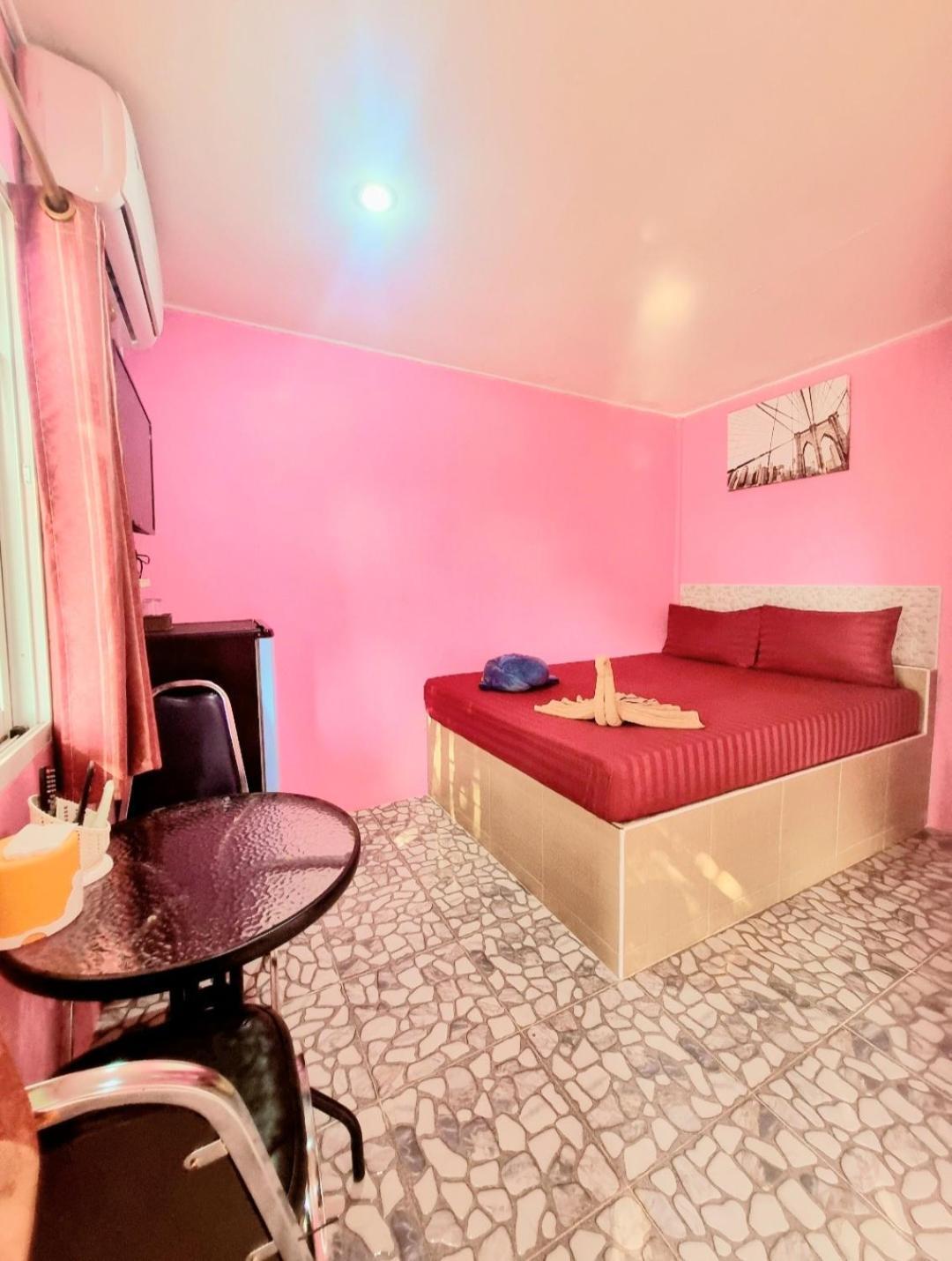 In Love Resort Chainat Exterior photo